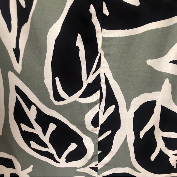 Leaf print midi skirt. - Picture 10 of 10